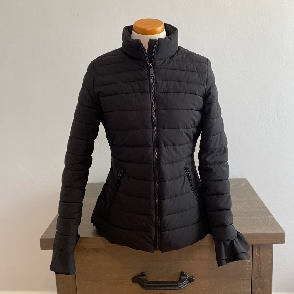 Black Tahari Puffer Coat Womens XS with ruffled sleeves